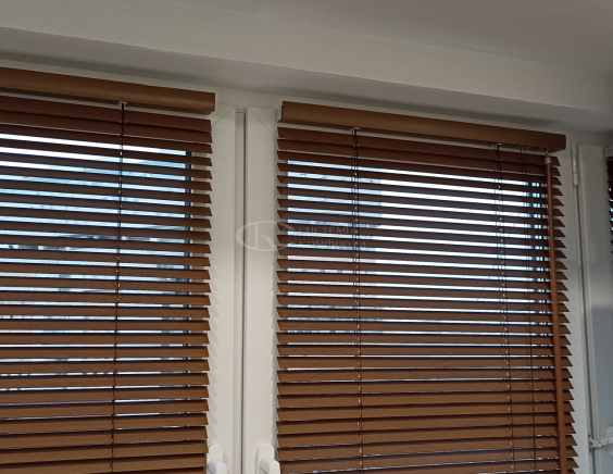 Горизонтальные жалюзи на пластиковые окна