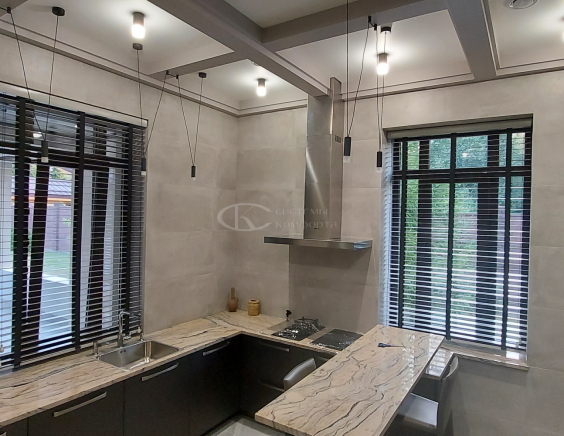 Горизонтальные жалюзи на пластиковые окна