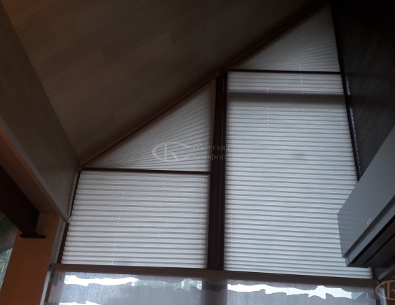 Портфолио жалюзи на треугольные окна