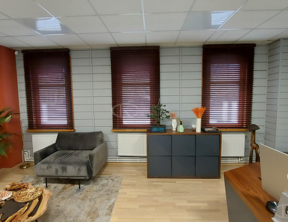 Горизонтальные жалюзи на пластиковые окна