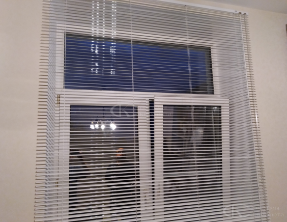 Горизонтальные жалюзи на пластиковые окна