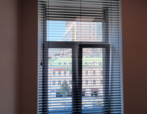 Горизонтальные жалюзи на пластиковые окна