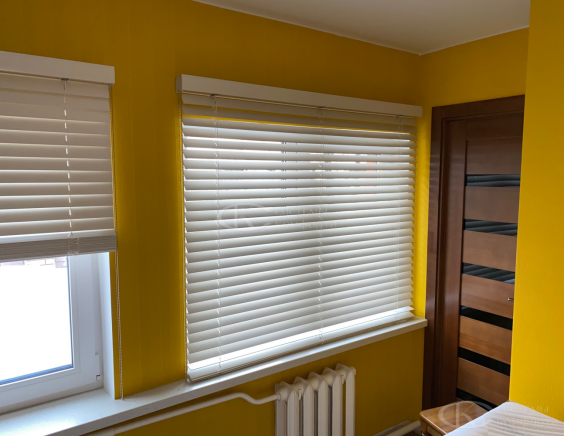 Горизонтальные жалюзи на пластиковые окна