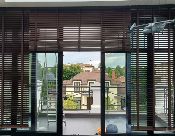 Горизонтальные жалюзи на пластиковые окна