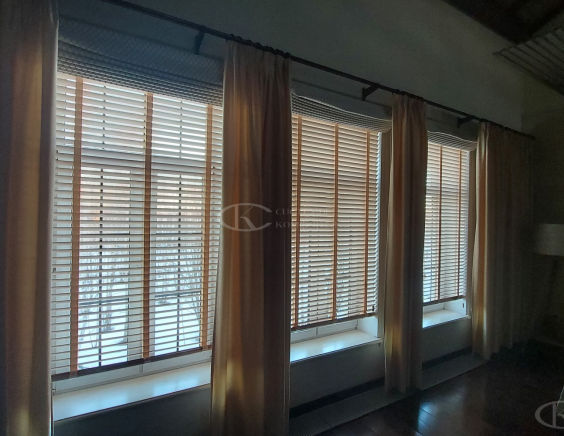 Горизонтальные жалюзи на пластиковые окна