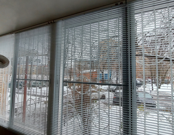 Горизонтальные жалюзи на пластиковые окна