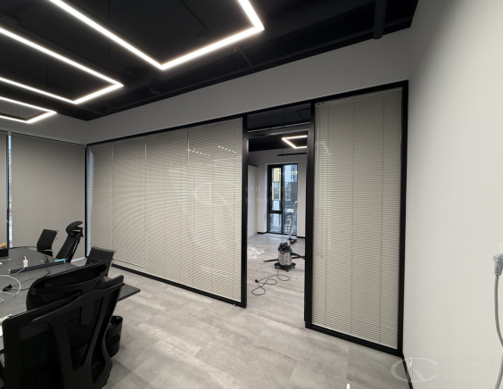 Горизонтальные жалюзи на пластиковые окна