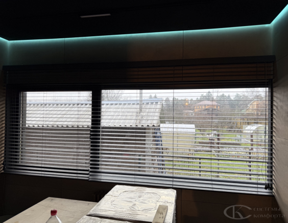 Горизонтальные жалюзи на пластиковые окна