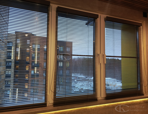 Горизонтальные жалюзи на пластиковые окна