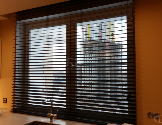 Горизонтальные жалюзи на пластиковые окна