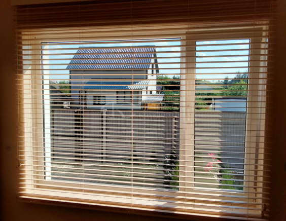 Горизонтальные жалюзи на пластиковые окна